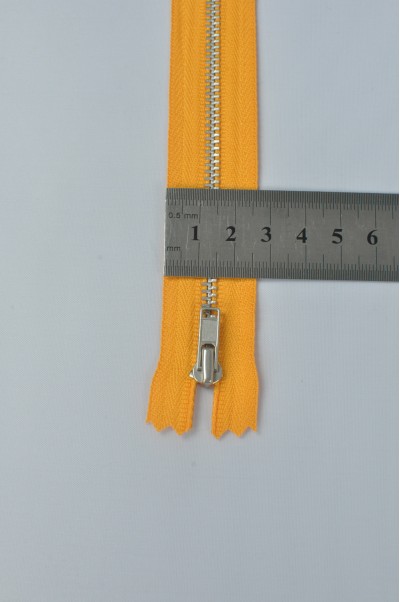 ZIP076  1號拉鏈  銀白色單頭拉鏈   密尾金屬拉鏈 不設單獨拉鍊訂購 側面照